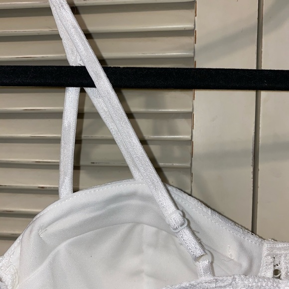 White Lace Padded Crop Top - Picture 9 of 11